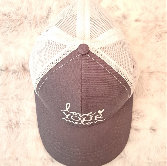 Love Your Melon women's snap back mesh gray white adjustable baseball cap. - Picture 3 of 8